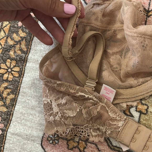 ✨ Victoria’s Secret ✨ EUC Body By Victoria Nude Unlined Demi Lace Bra 34C - Picture 7 of 8